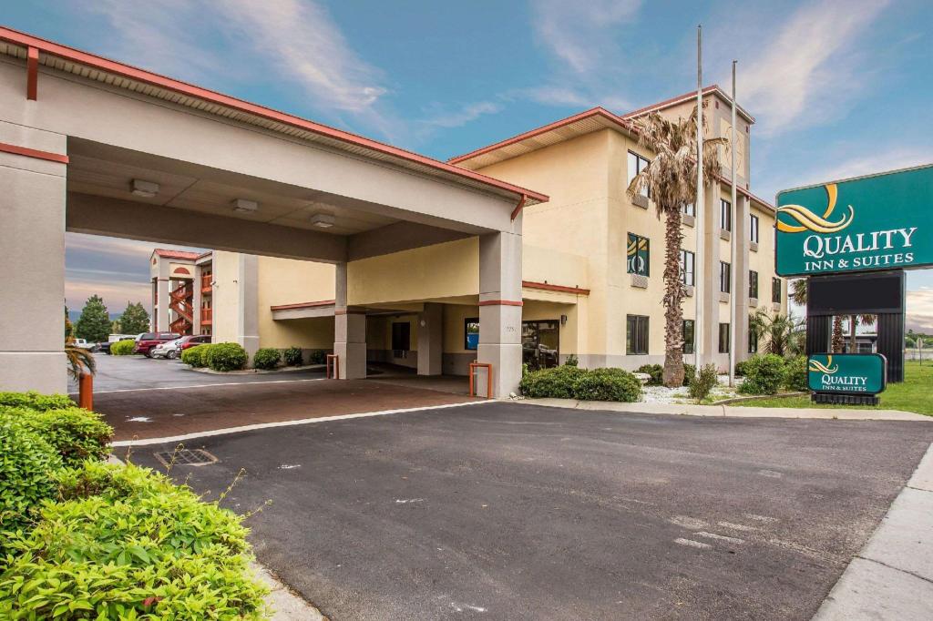 Quality Inn & Suites Ft. Jackson Maingate